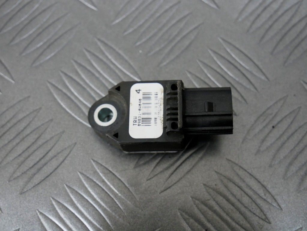 Czujnik uderzenia 89831-0W040 LEXUS IS220 250