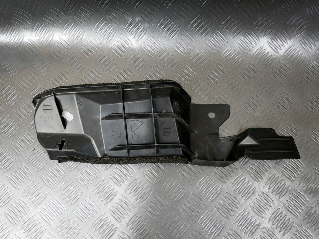 Osłona błotnika prawa 53825-02020 TOYOTA AURIS I