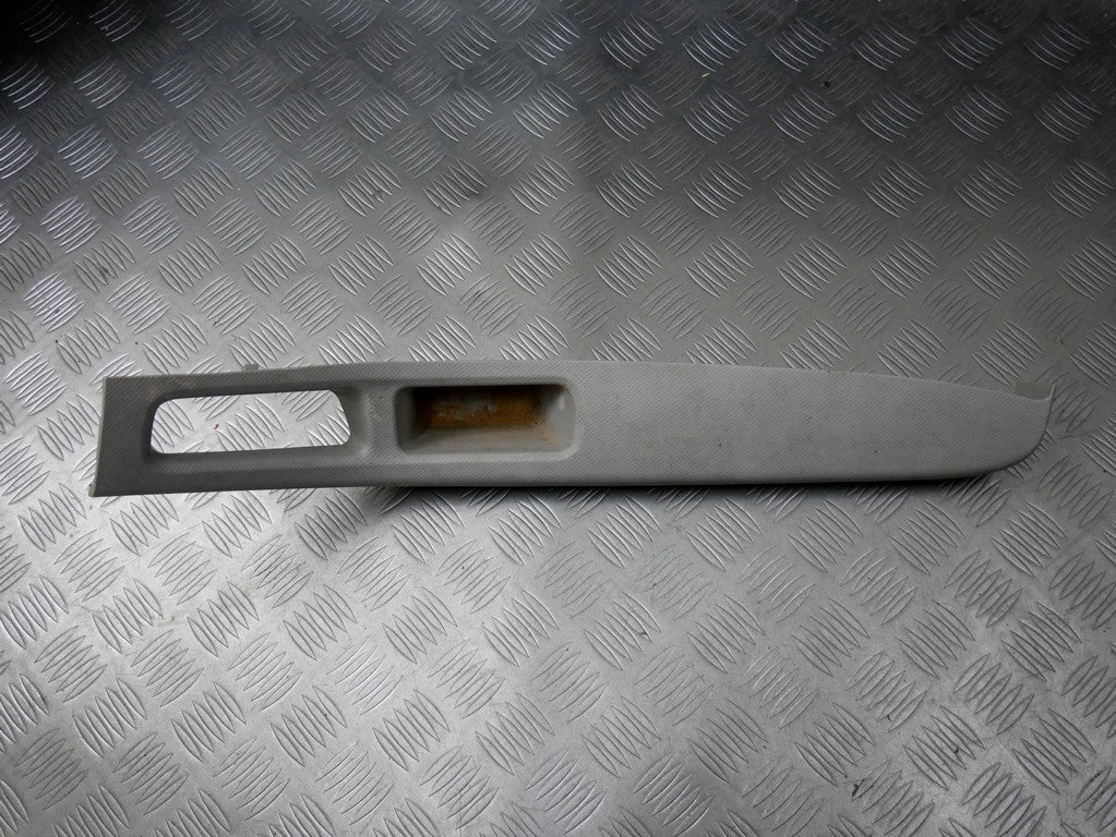 Podłokietnik drzwi przód prawy 74221-0D020 YARIS II