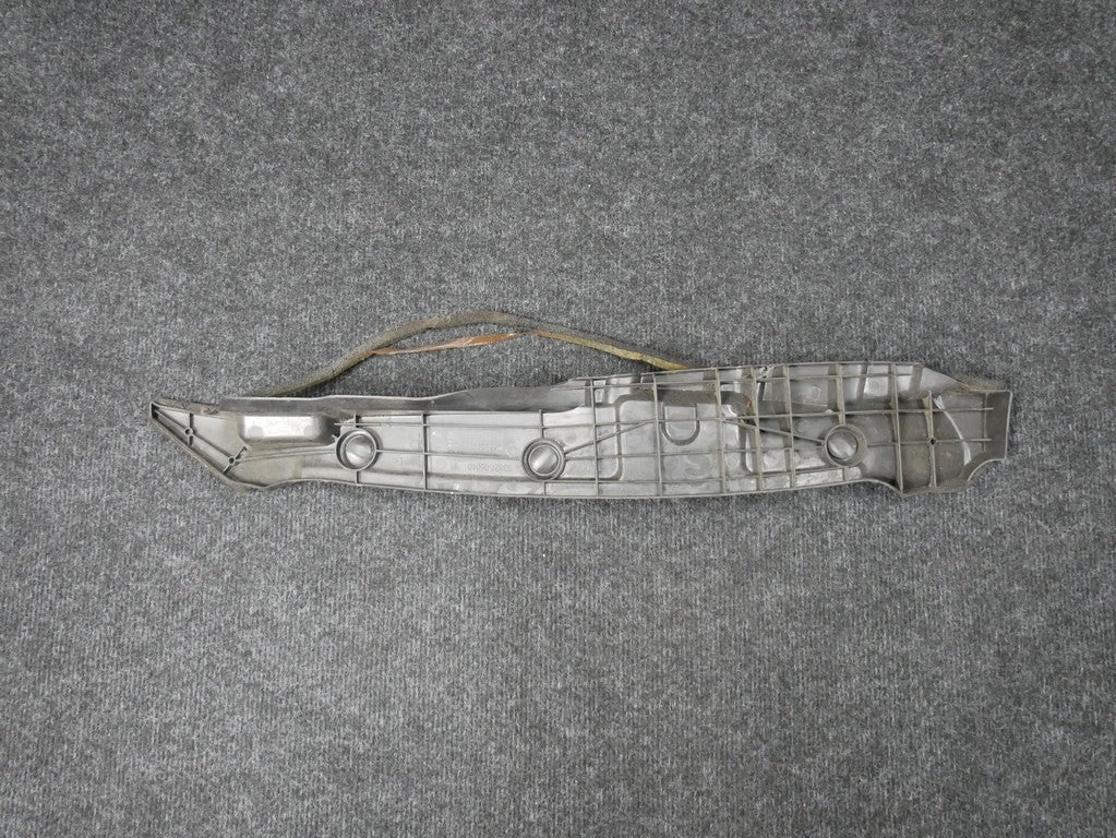 Osłona błotnika przód prawa 53827-05010 AVENSIS T27