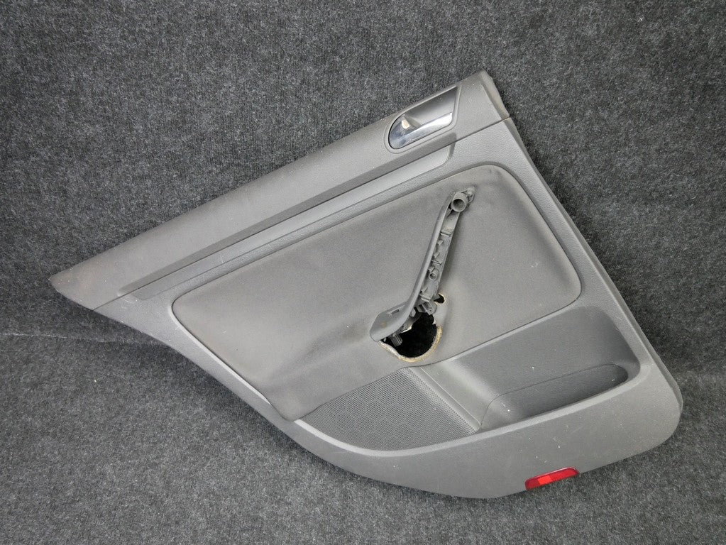 Boczek drzwi tył lewy VW GOLF V