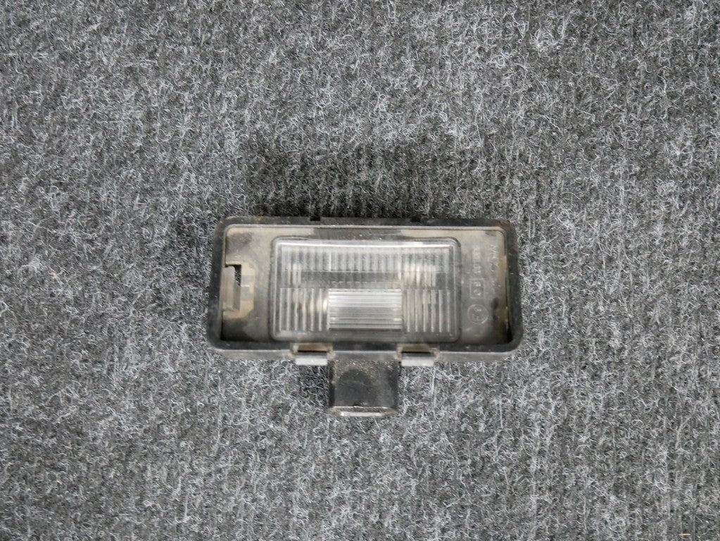 Lampka tablicy rejestracyjnej 1M6943021 VW GOLF V