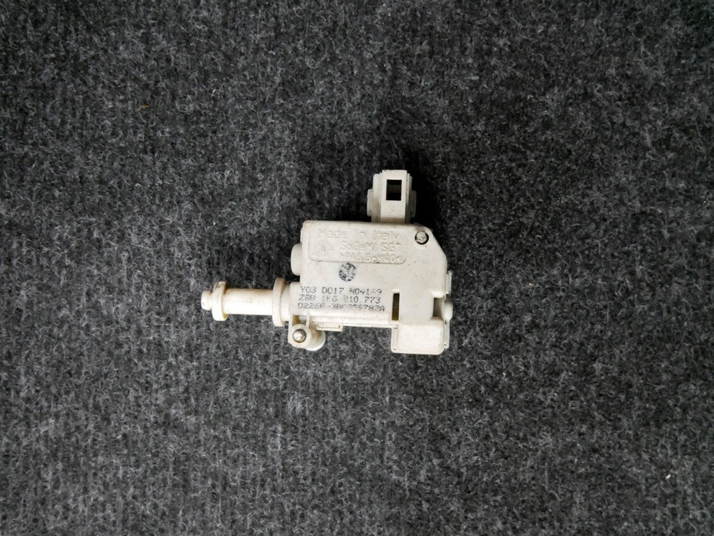 Siłownik klapki paliwa 1K6820773 VW GOLF V