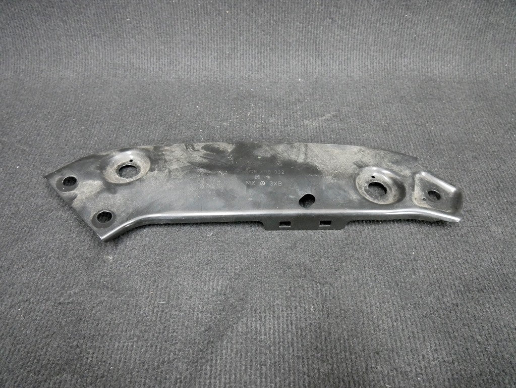 Łącznik pasa prawy 5C6805932 VW JETTA VI 5C