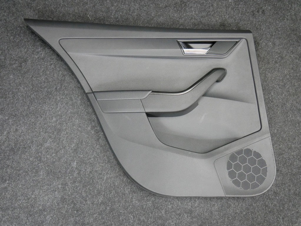 Boczek drzwi tył lewy 5JH867211 SKODA RAPID