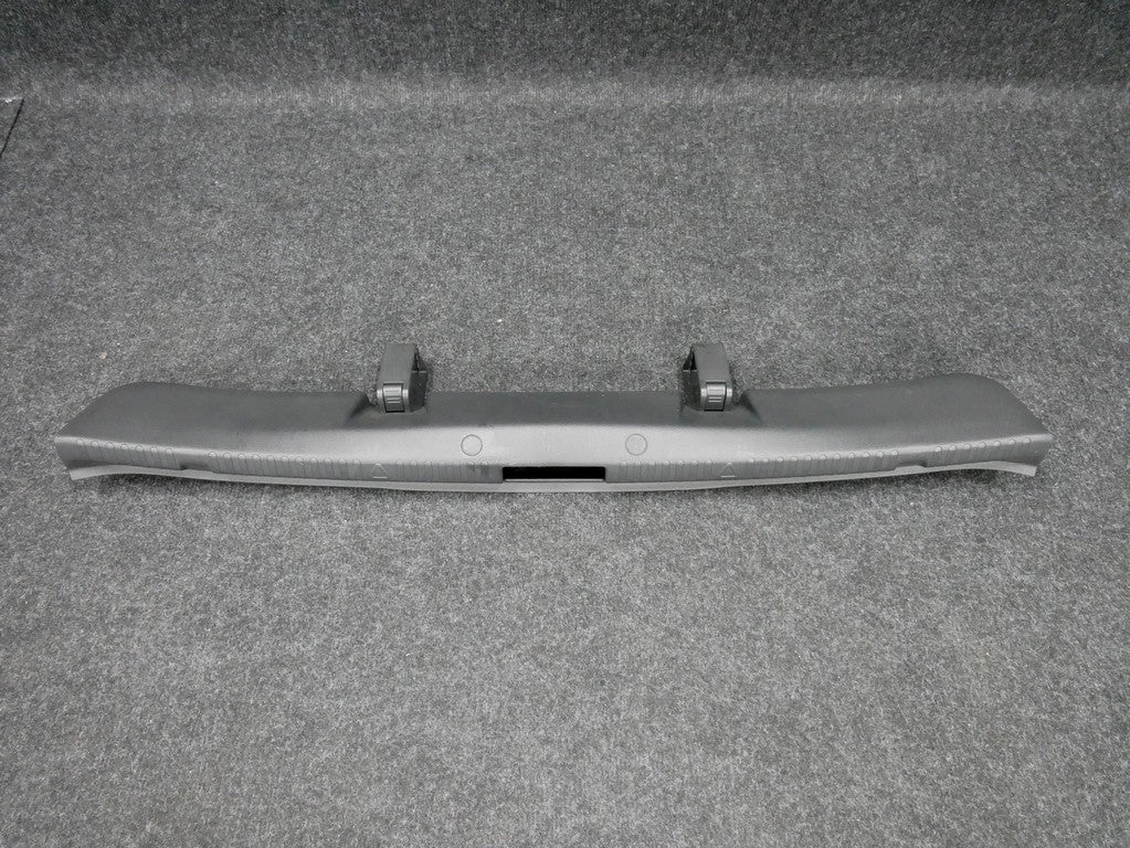 Osłona krawędzi bagażnika 5JA863459 SKODA RAPID