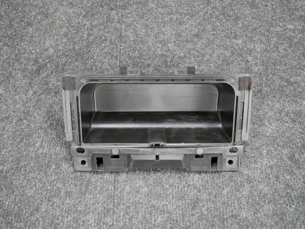 Wnęka popielnicznki 4G0864131 AUDI A7 LIFT
