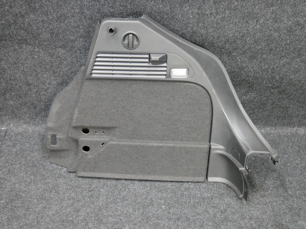 Boczek bagażnika prawy 8X3867762B AUDI A1 8X0