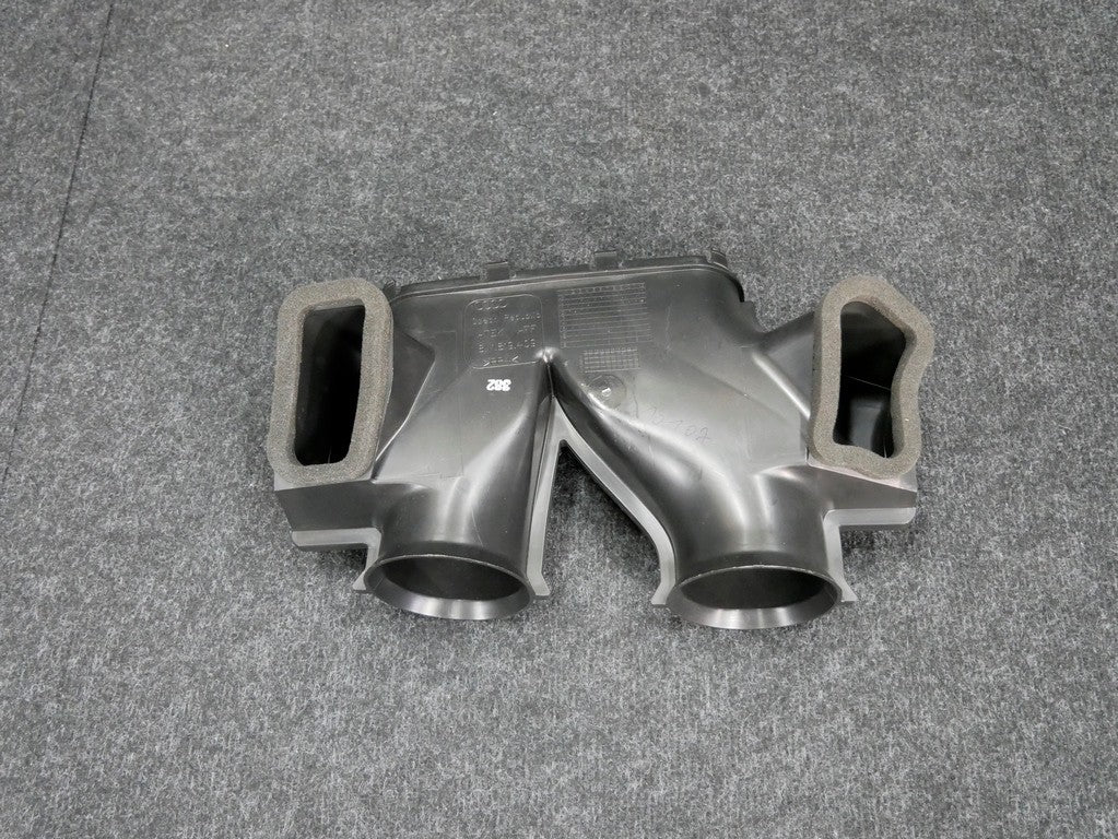 Kanał powietrza 8X1819409 AUDI A1 8X0