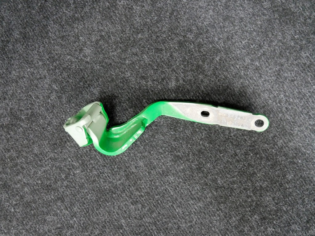 Zawias klapy tył prawy 8X3827300A AUDI A1