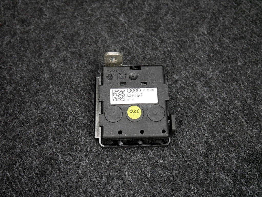 Rozdzielacz prądu 8W0941824F AUDI A4 B9 8W0