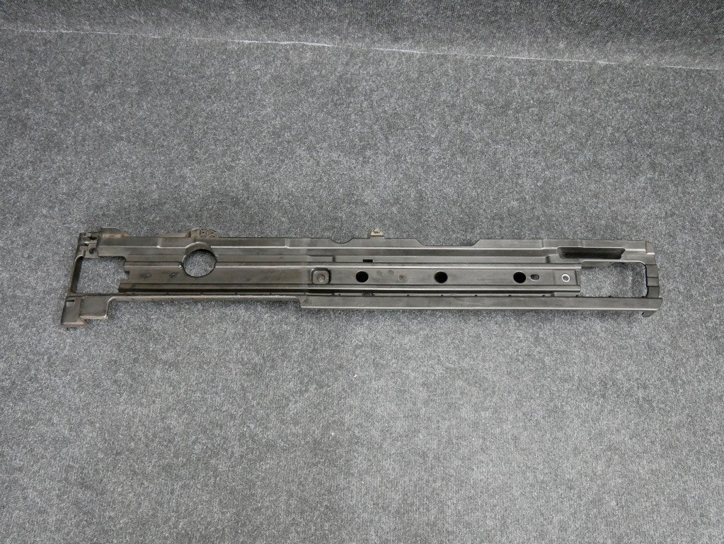 Mocowanie bagażnika lewe 7P0863599 TOUAREG 7P