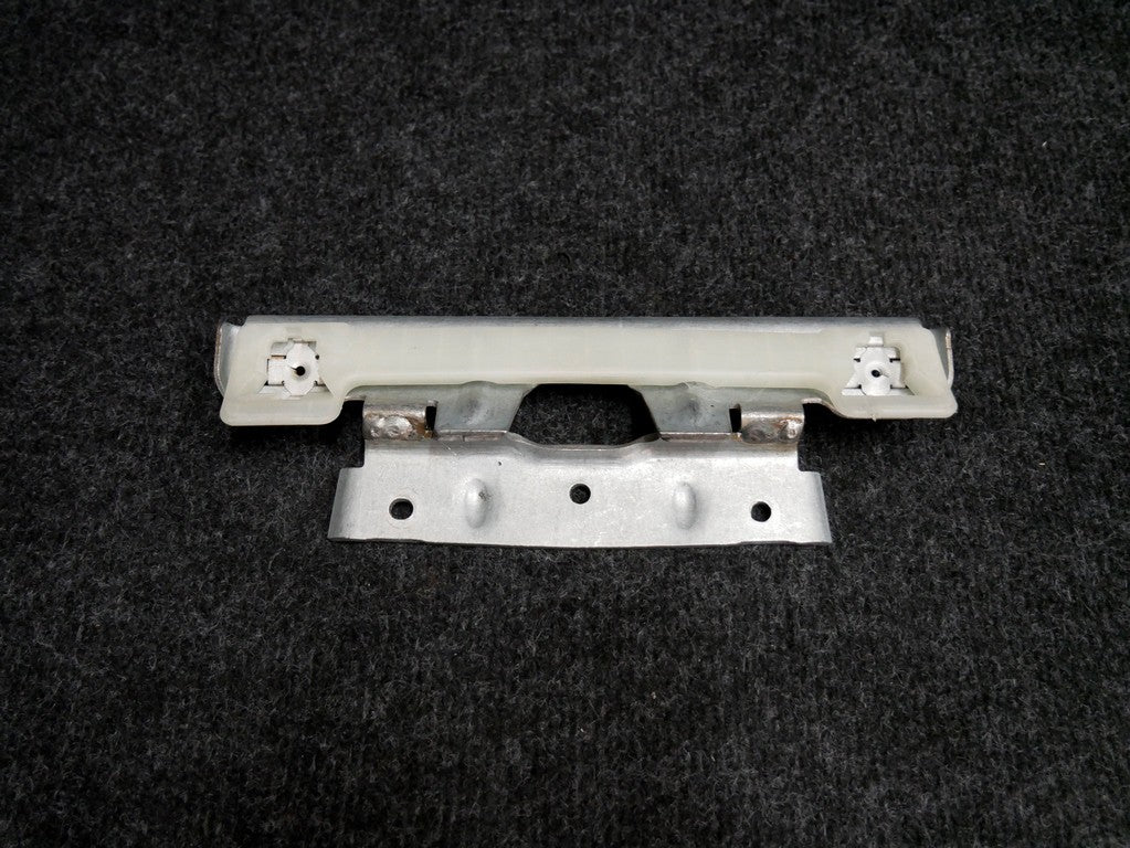 Mocowanie rączki podsufitki 7P0857647C VW TOUAREG 7P