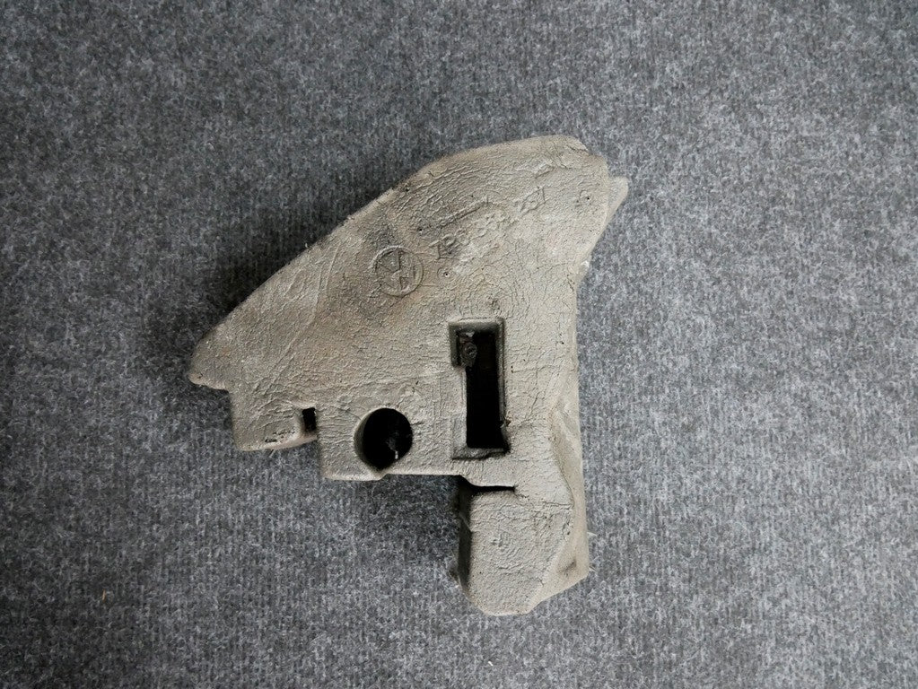 Pianka błotnika lewa 7P6864237 VW TOUAREG 7P