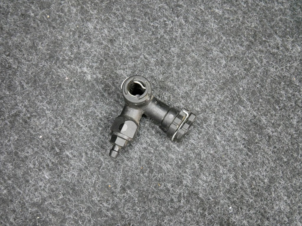 Króciec podciśnienia 7P0721468 TOUAREG 7P