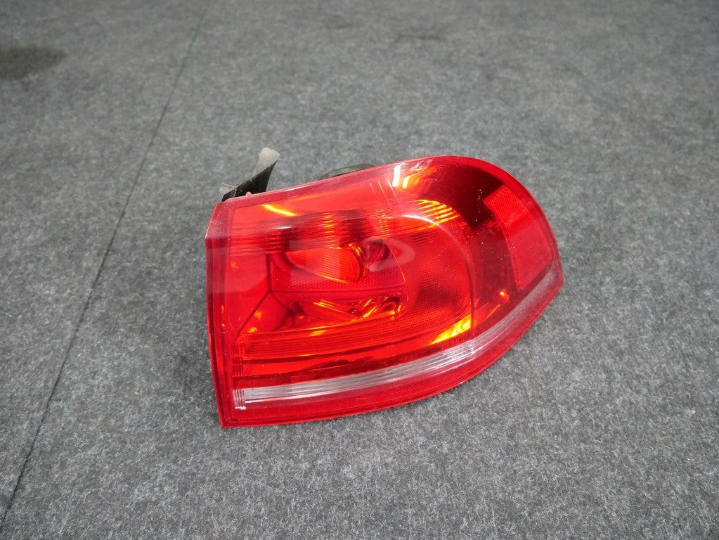 Lampa tył tylna prawa 7P6945096B TOUAREG 7P