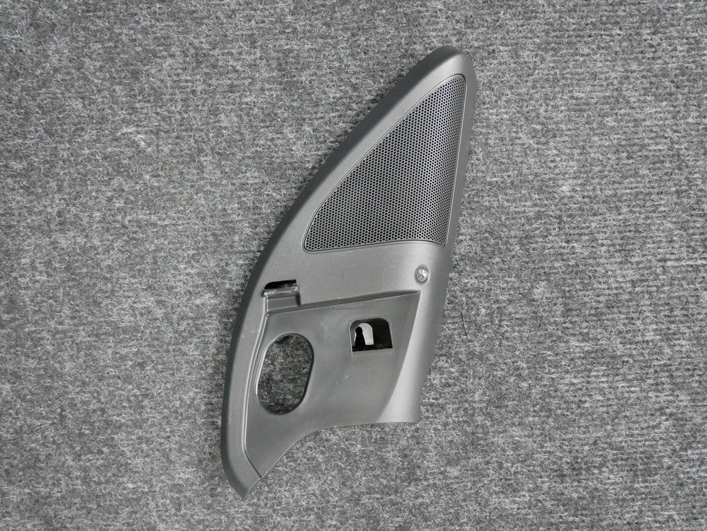 Trójkąt drzwi prawy 5E0837974 SKODA OCTAVIA III