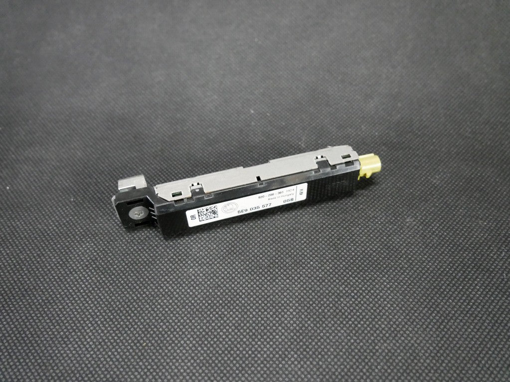 Wzmacniacz antenowy 5E9035577 OCTAVIA III KOMBI