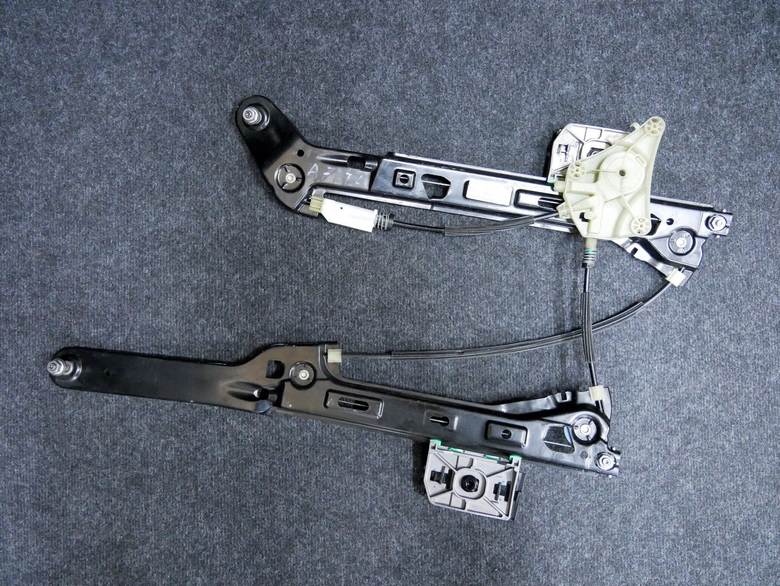 Podnośnik szyby tył lewy 4G8839461A AUDI A7