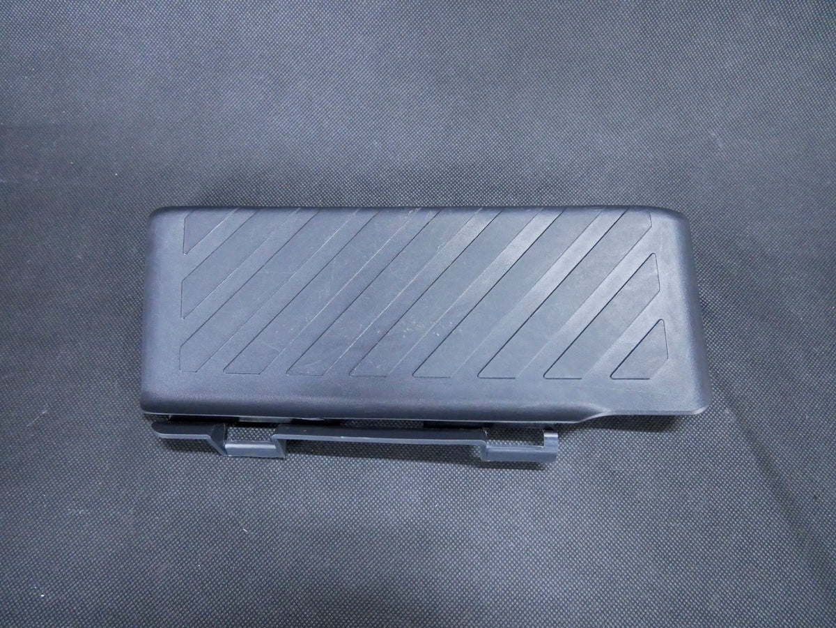 Podnóżek kierowcy 5Q1864777B VW GOLF VII 7