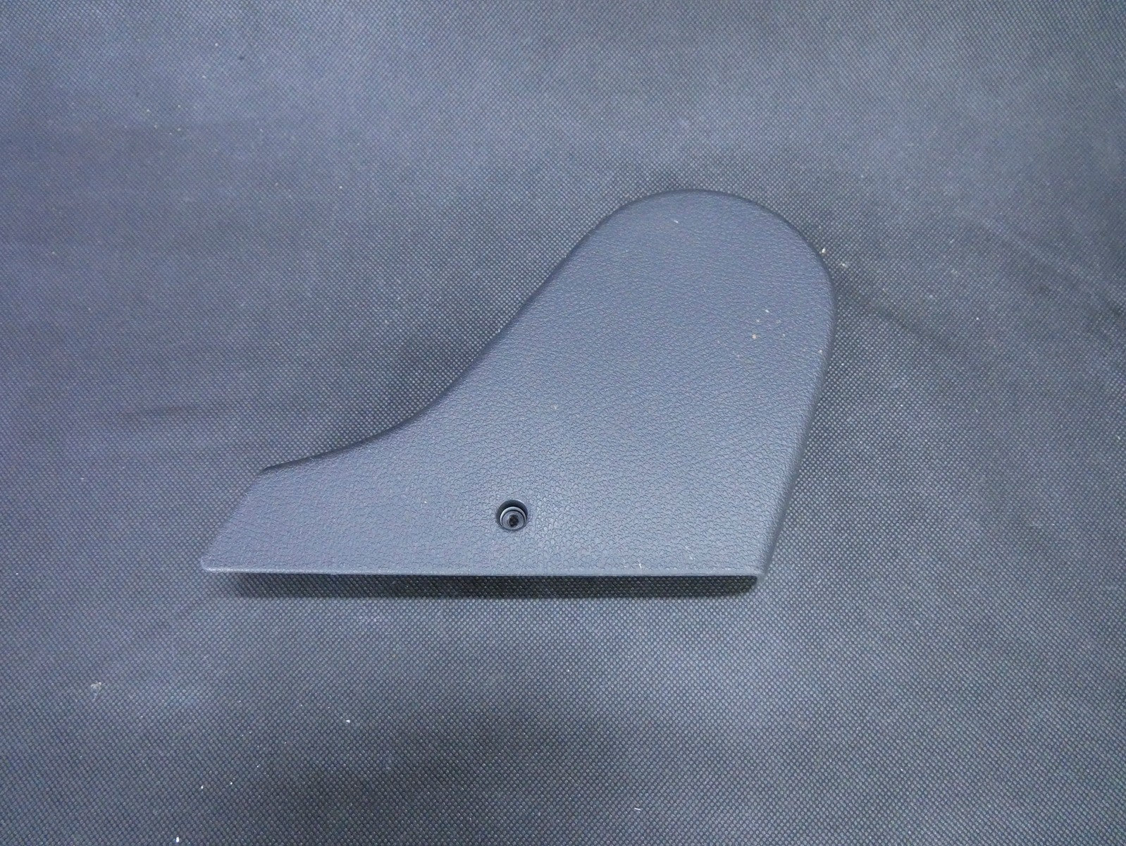 Osłona zaślepka fotela lewa 5M0885933A VW TIGUAN