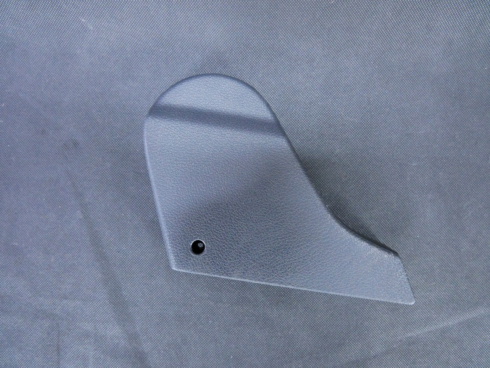 Osłona zaślepka fotela prawa 5M0885934A VW TIGUAN