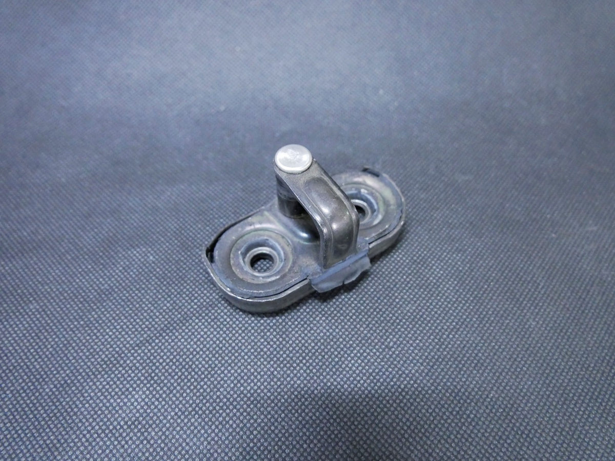 Rygiel klapy 1T0827517A VW TIGUAN LIFT