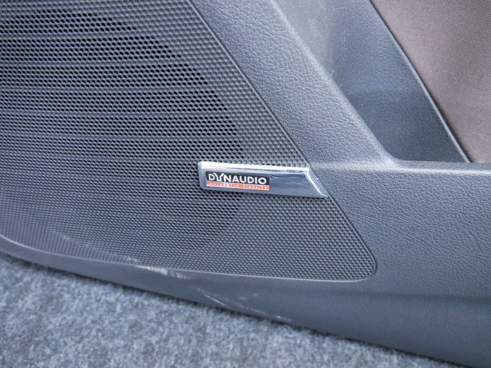 Boczek drzwi przód prawy DYNAUDIO TIGUAN 5N0