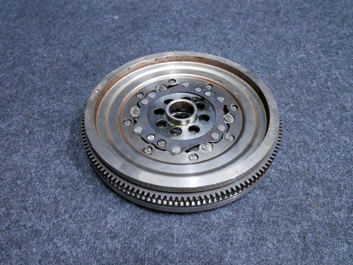 Koło dwumasowe 04L105266L VW TIGUAN 5N0 2.0 TDI