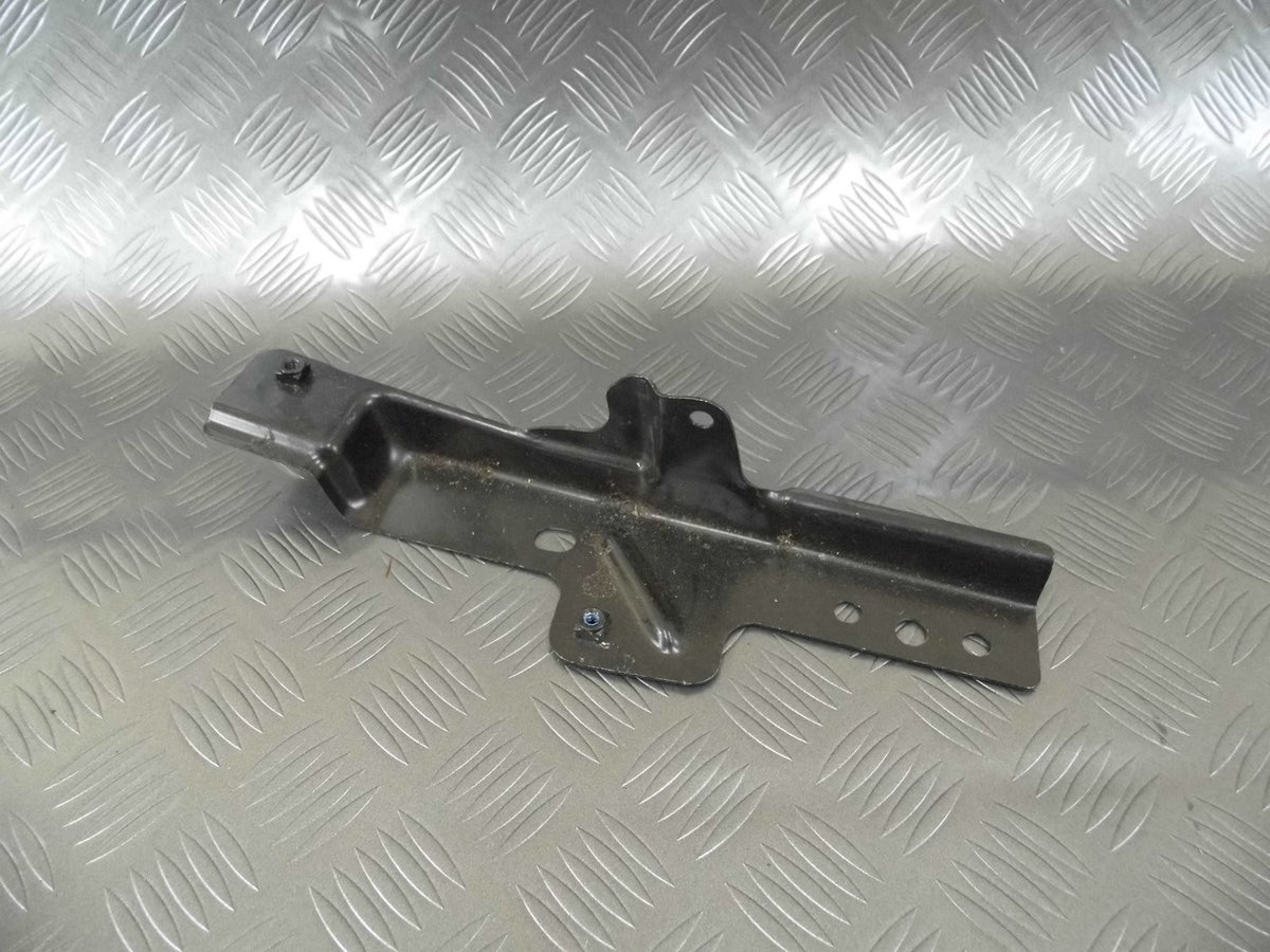 Mocowanie filtra powietrza 4L0805697 AUDI Q7