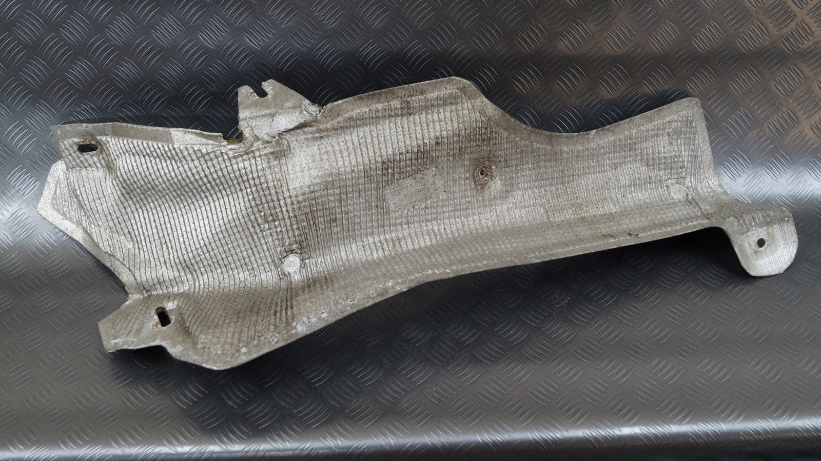 Osłona termiczna podwozia 7L6825662A AUDI Q7