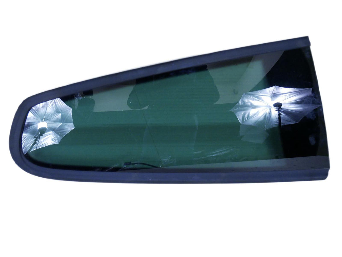 Szyba karoseryjna prawa 1K8845042AG SCIROCCO