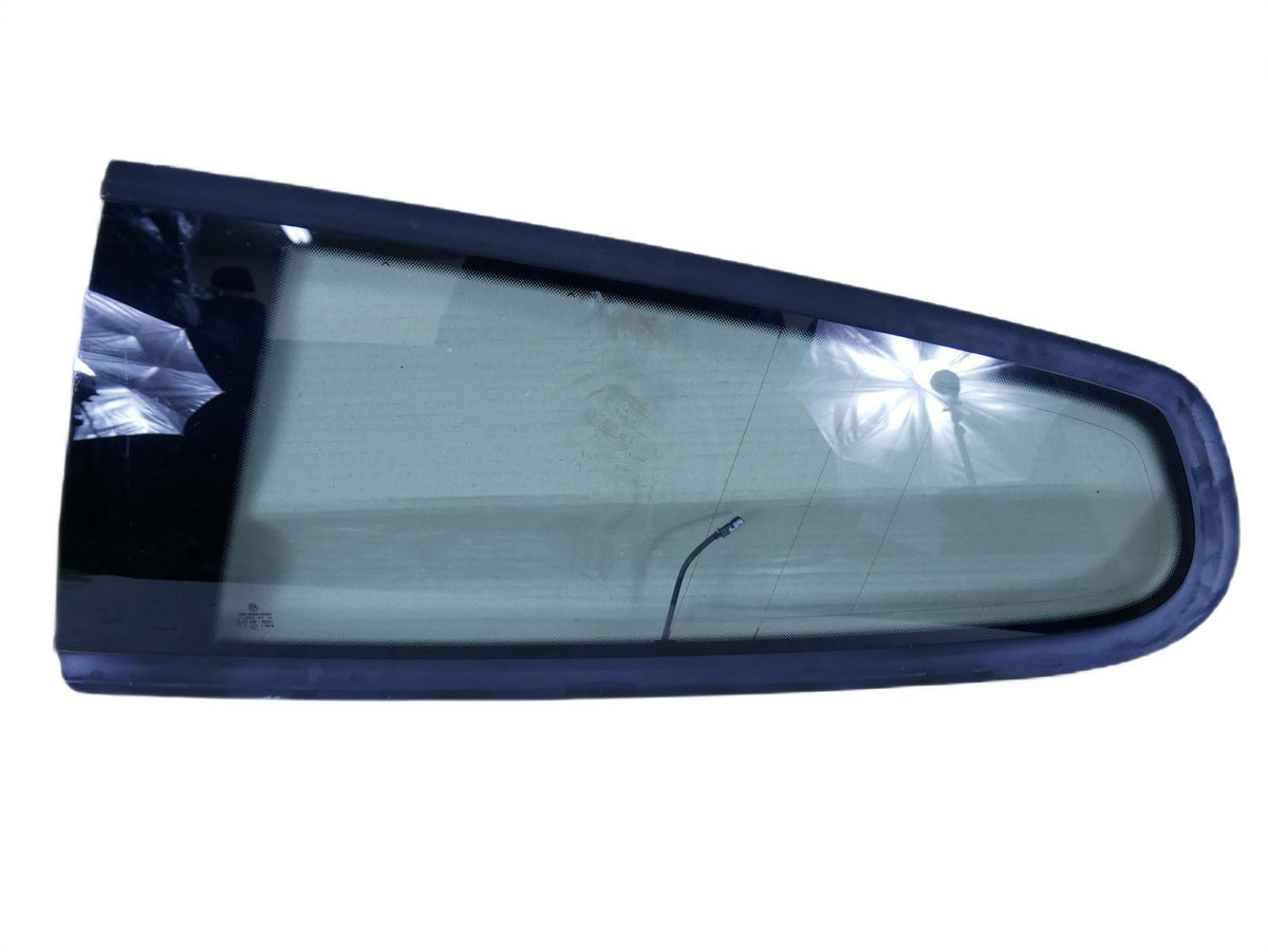 Szyba karoseryjna lewa 1K8845041P SCIROCCO