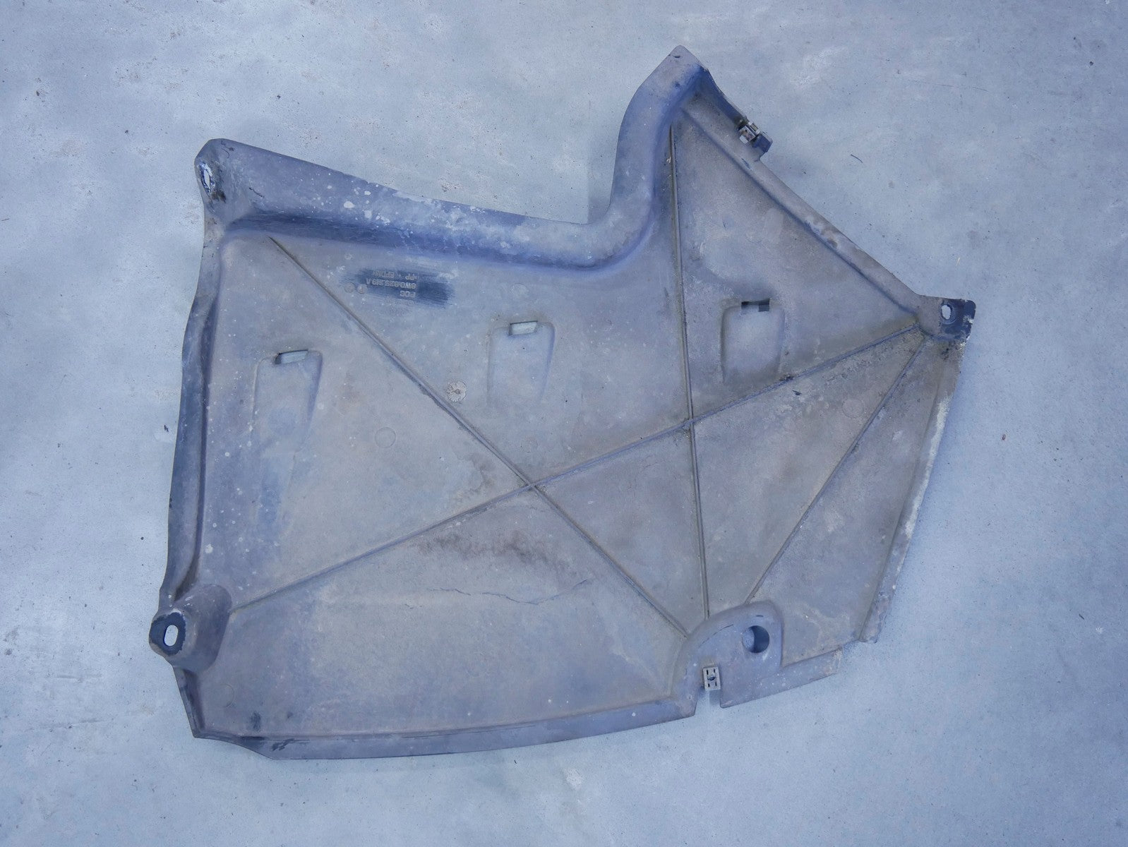 Osłona podwozia tył 8W0825219A AUDI A4 B9 8W0