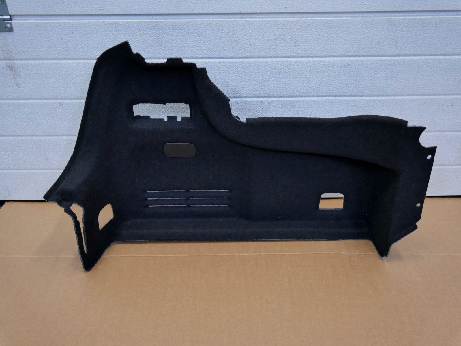 AUDI A3 8V boczek bagażnika lewy 8V7863879B