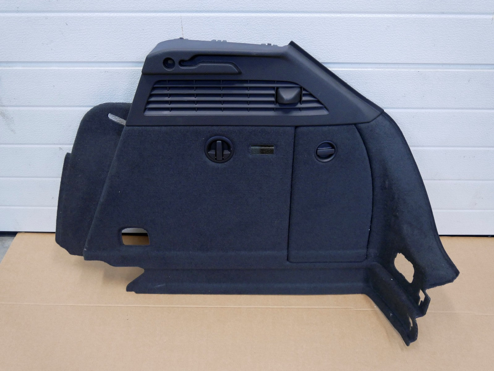 AUDI A3 8V boczek bagażnika prawy 8V3863880A