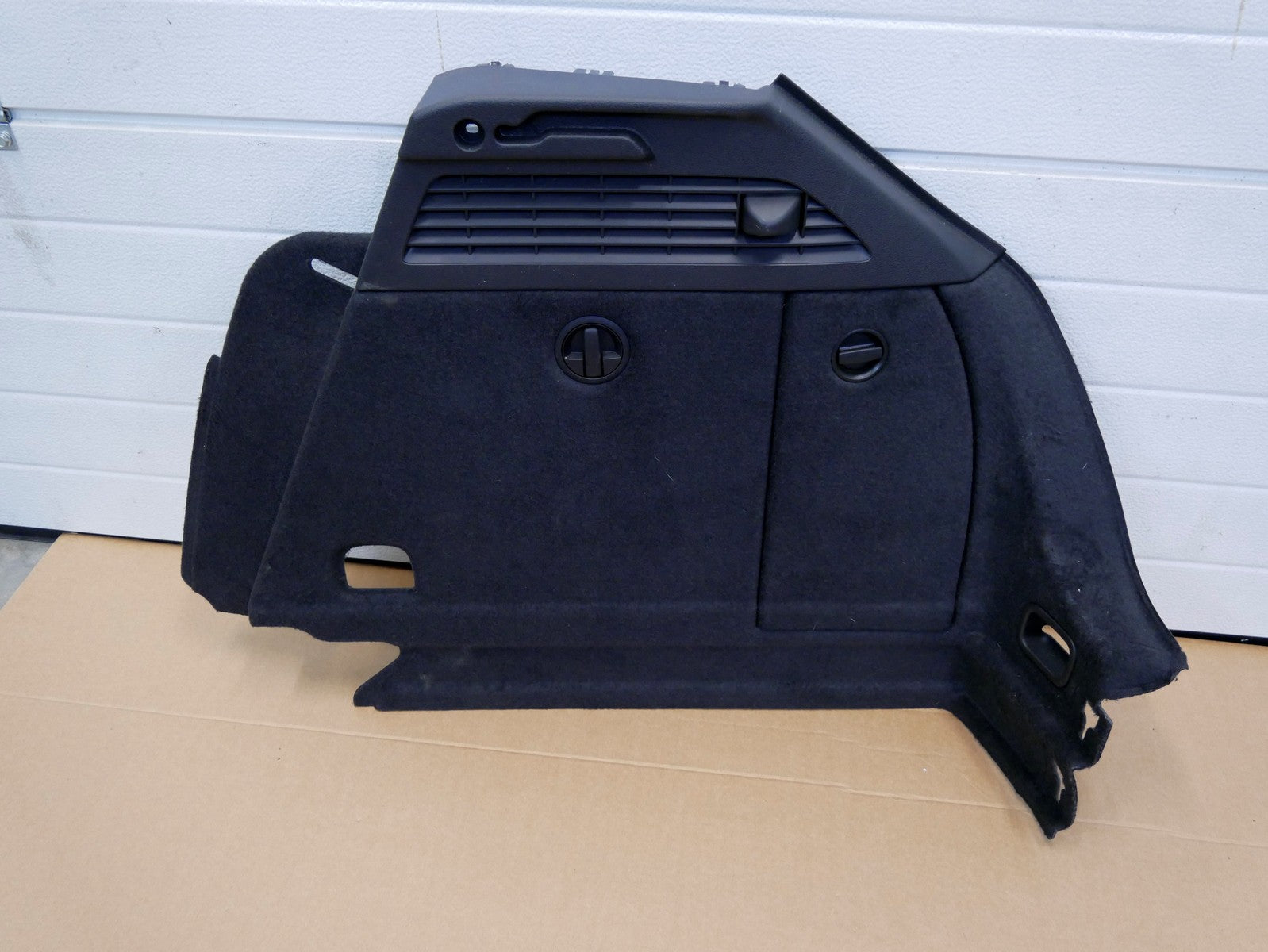 AUDI A3 8V boczek bagażnika prawy 8V3863880B
