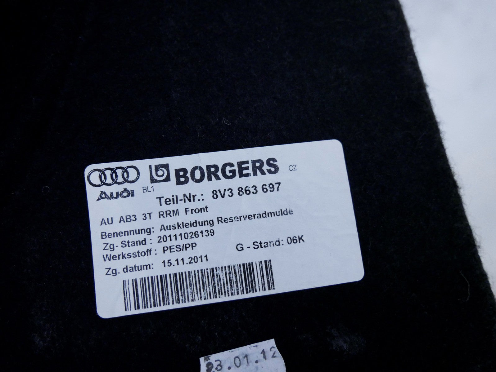 AUDI A3 8V wykładzina bagażnika 8V3863697