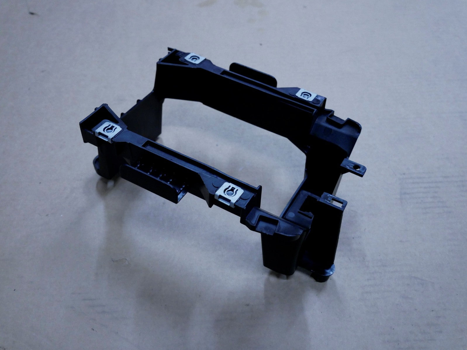 AUDI A3 8V mocowanie wybieraka 8V0863531