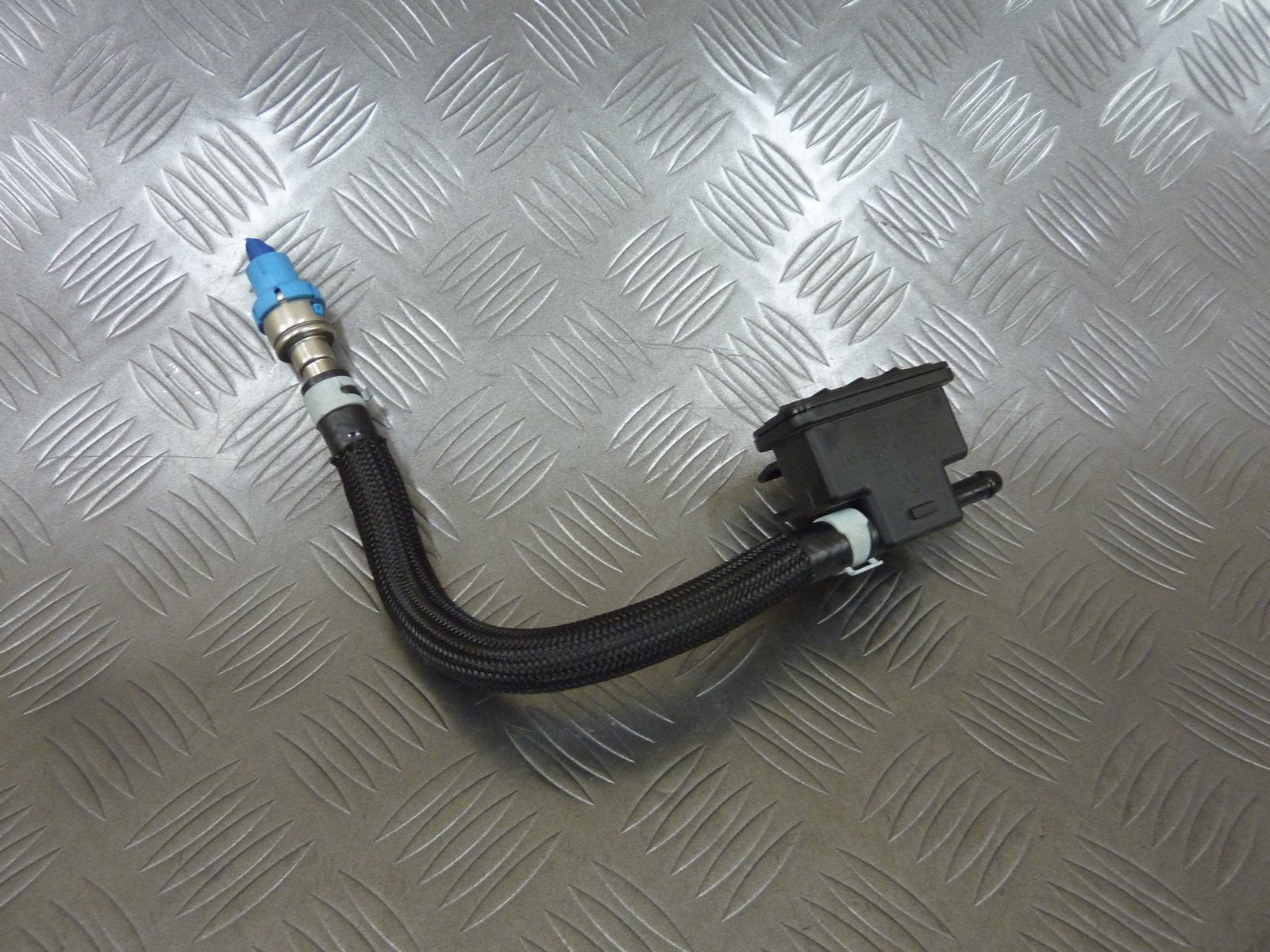 Rurka paliwa zawór 7N0127242 VW PASSAT CC 2.0 TDI