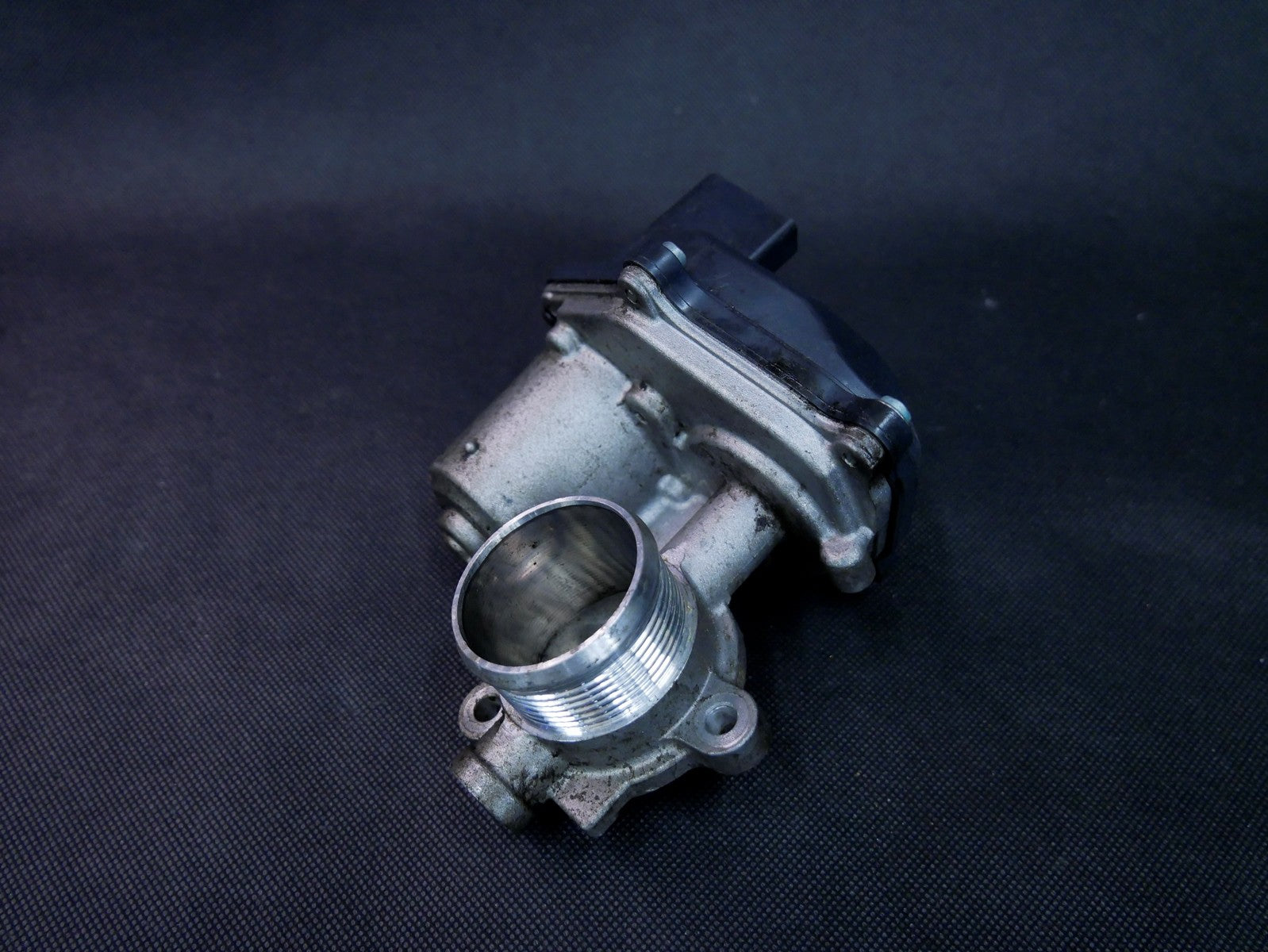 AUDI A3 8V 2.0 TDI przepustnica 04L131501C