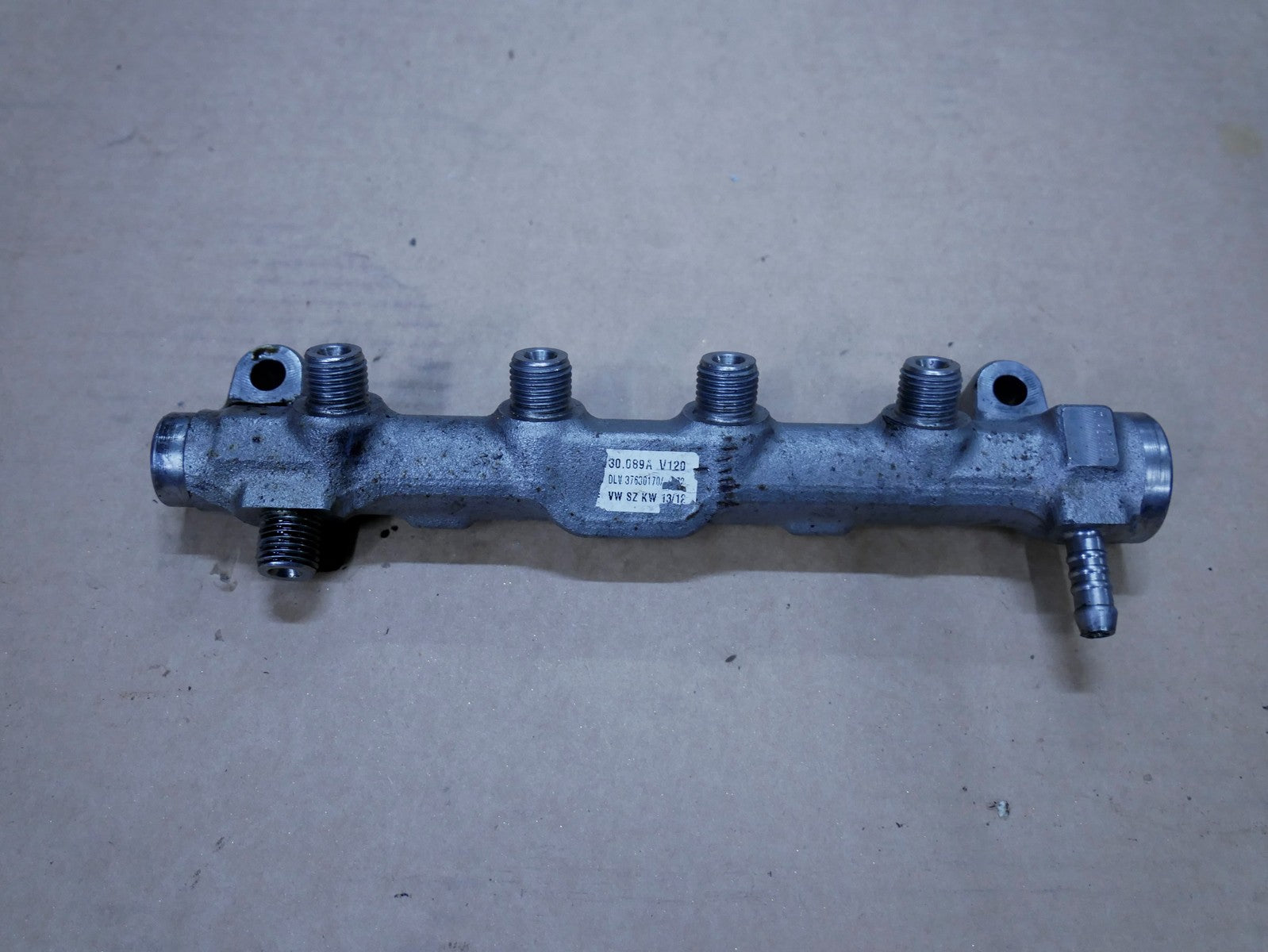 AUDI A3 8V 2.0 TDI listwa wtryskowa 04L130089A