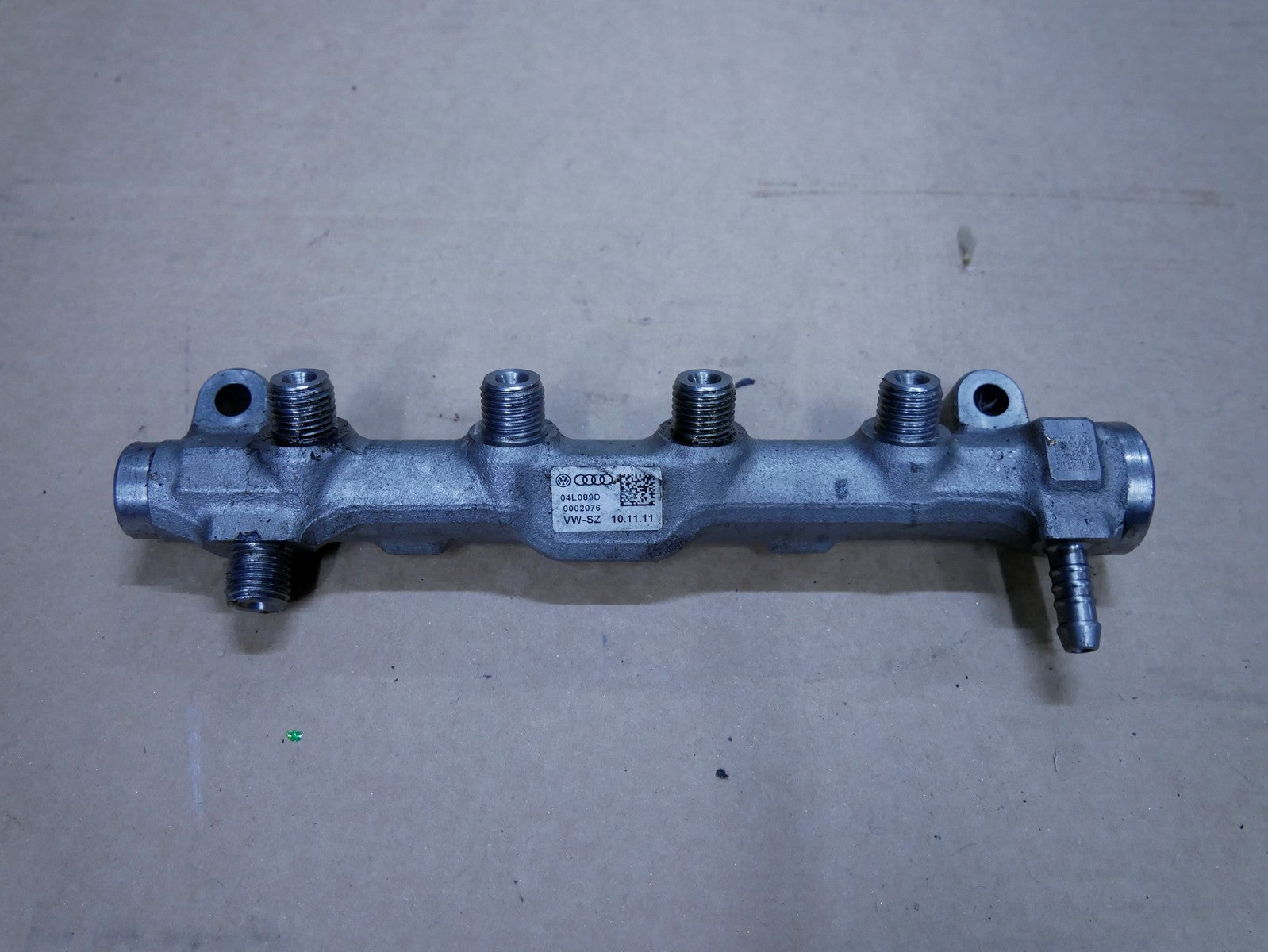 AUDI A3 8V 2.0 TDI listwa wtryskowa 04L130089D