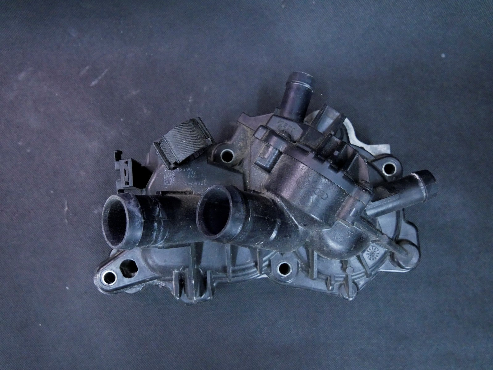 AUDI A3 8V 1.4 TFSI pompa wody 04C121600L