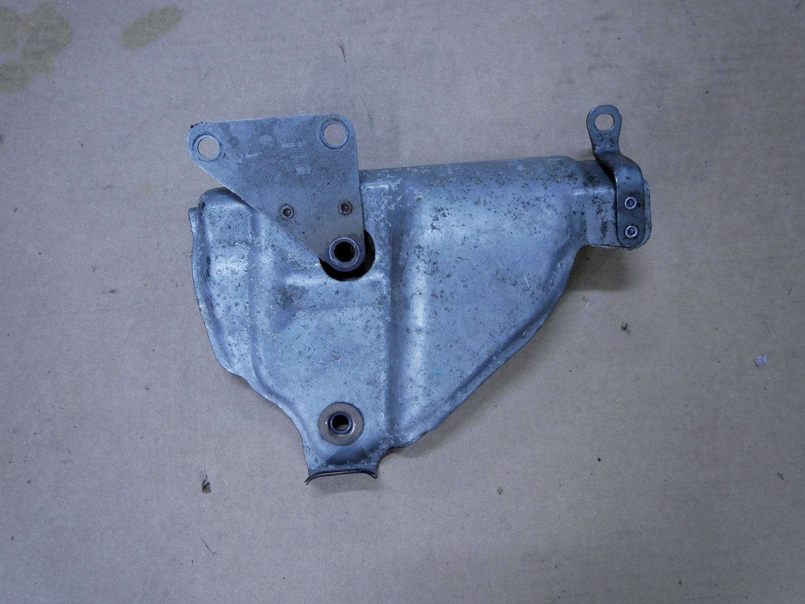 AUDI A3 8V osłona termiczna 04E253041D