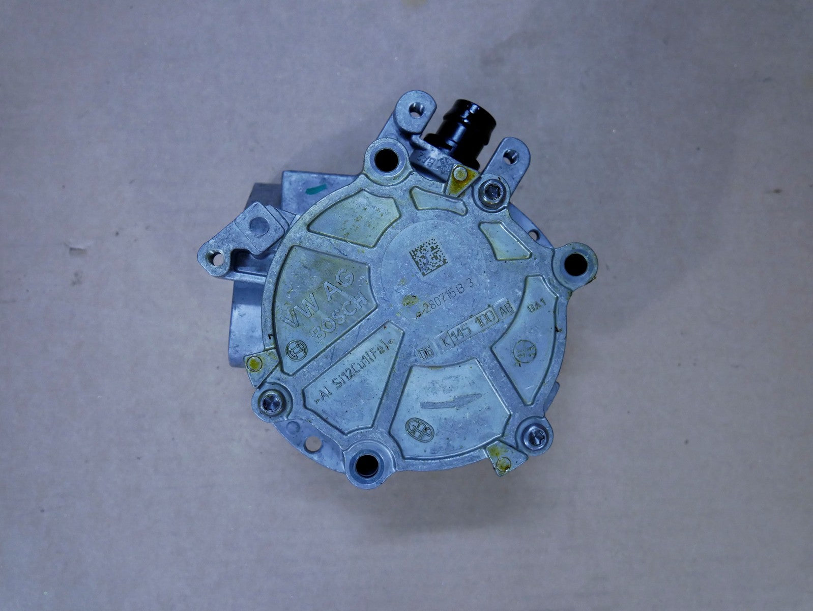 AUDI A3 8V 2.0 TFSI pompa podciśnienia 06K145100AB