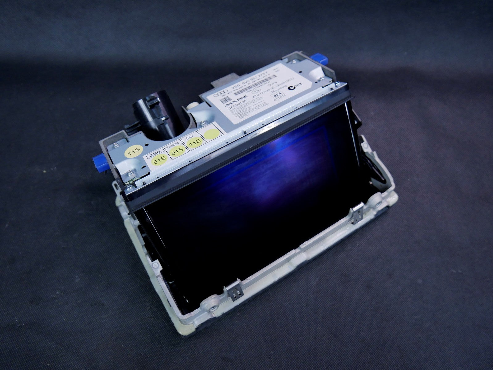 AUDI A3 8V monitor wyświetlacz MMI 8V0857273F