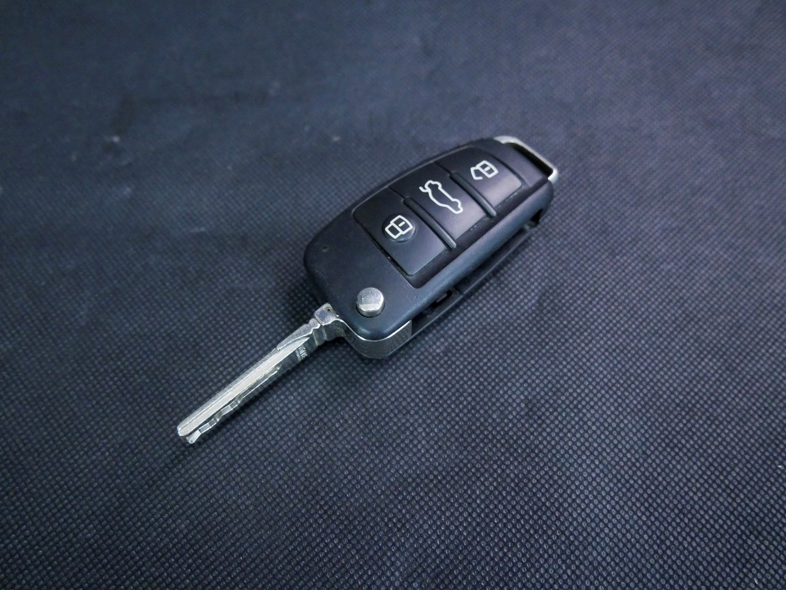 AUDI A3 8V kluczyk pilot 8V0837220D