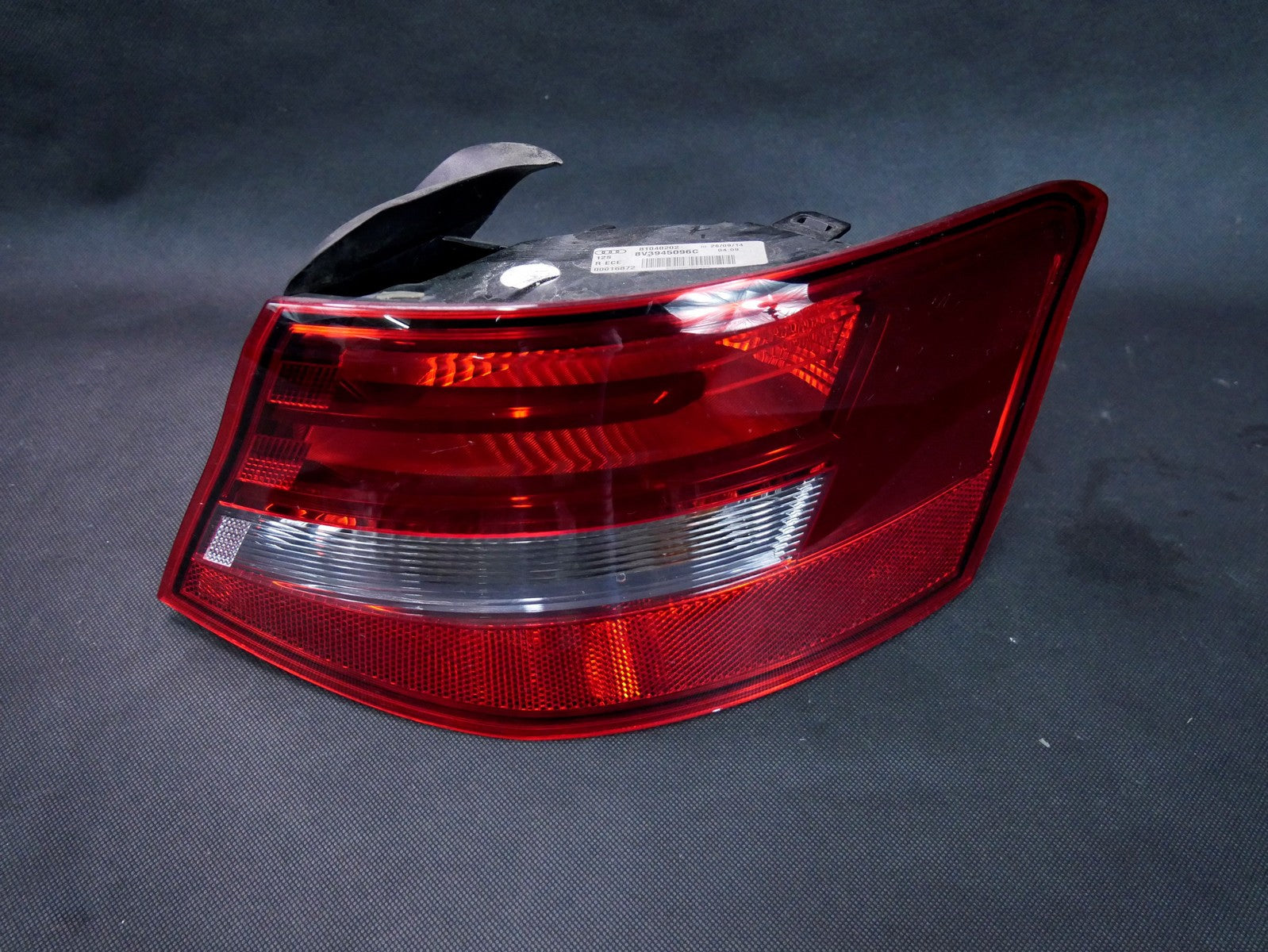 AUDI A3 8V 3D lampa tył prawa 8V3945096C
