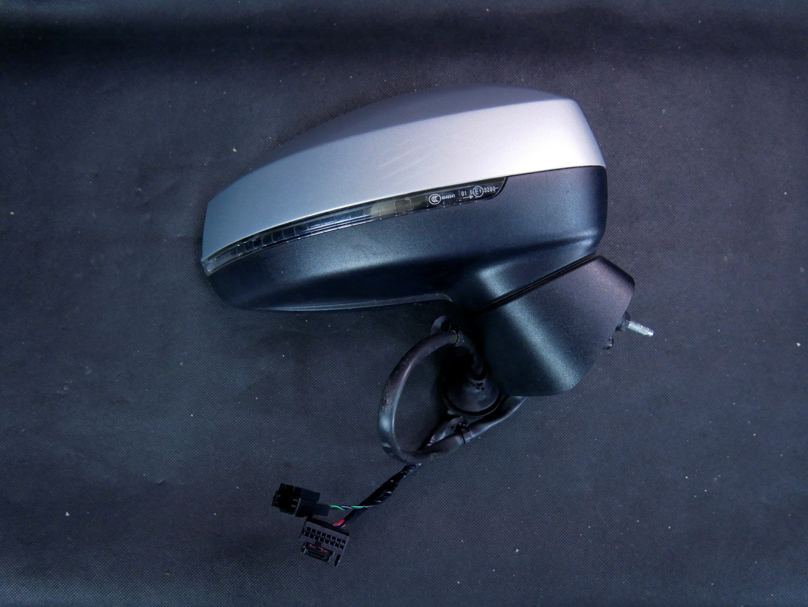 AUDI A3 8V lusterko prawe asystent 6+2 PIN LX7W